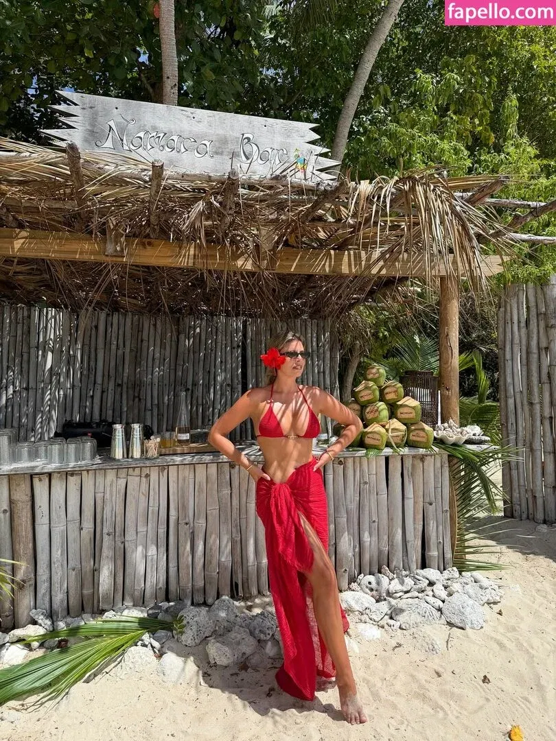 Natasha Oakley / tashoakley Onlyfans Photo Gallery 