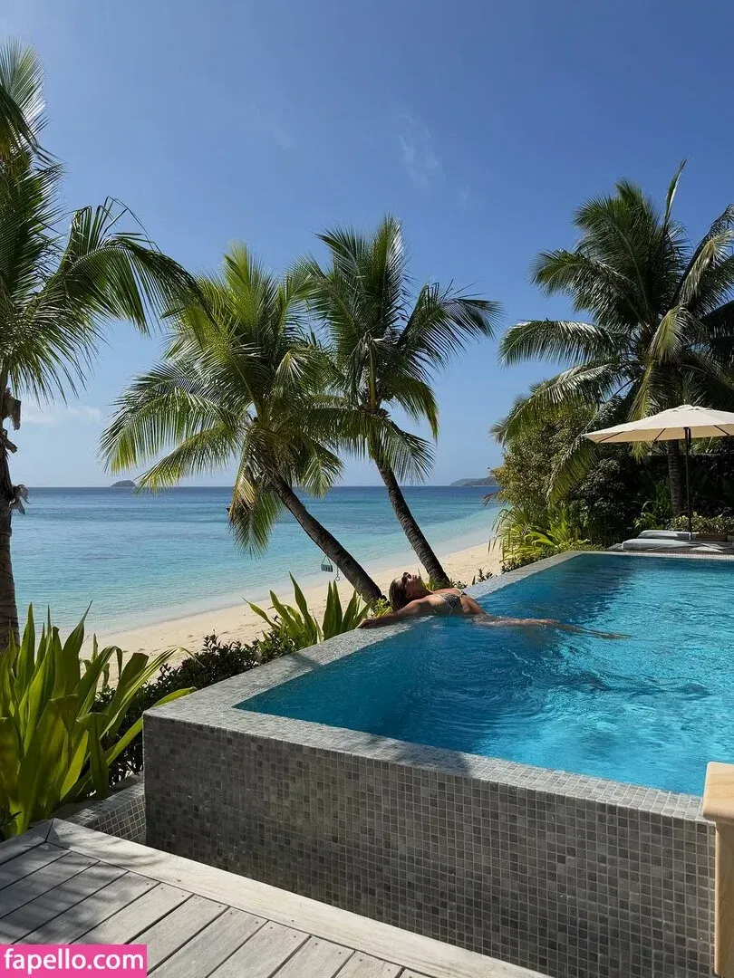 Natasha Oakley / tashoakley Onlyfans Photo Gallery 