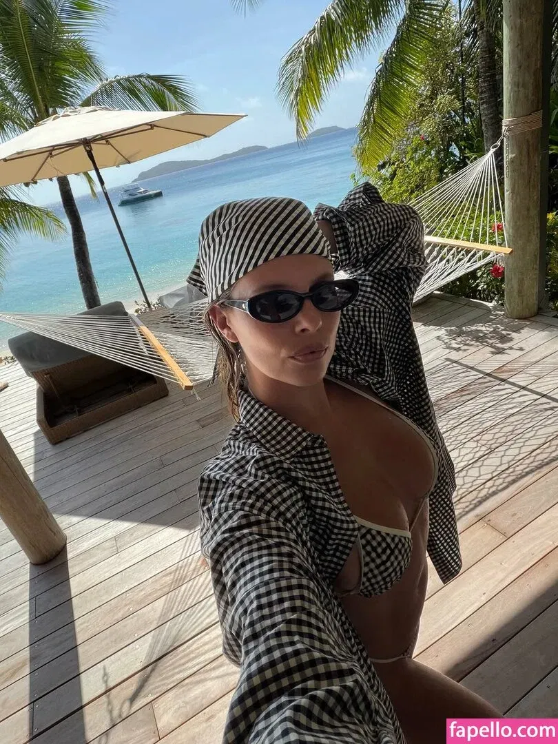 Natasha Oakley / tashoakley Onlyfans Photo Gallery 