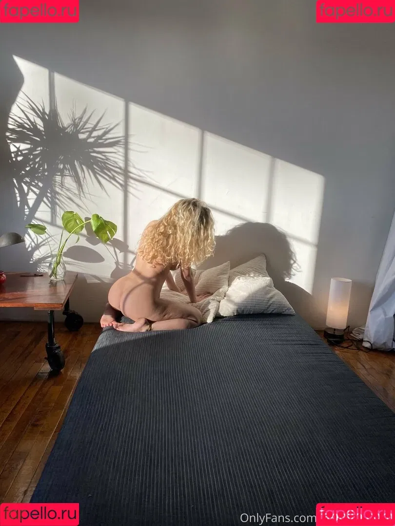 Alice Antoinette / alice_antoinette_official / aliceantoinette / aliceantoinettevip Onlyfans Photo Gallery 