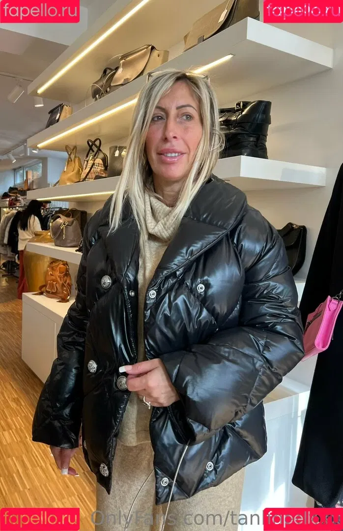 LetzBimbo / Tanlined_W Onlyfans Photo Gallery 