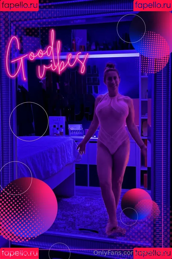 LetzBimbo / Tanlined_W Onlyfans Photo Gallery 