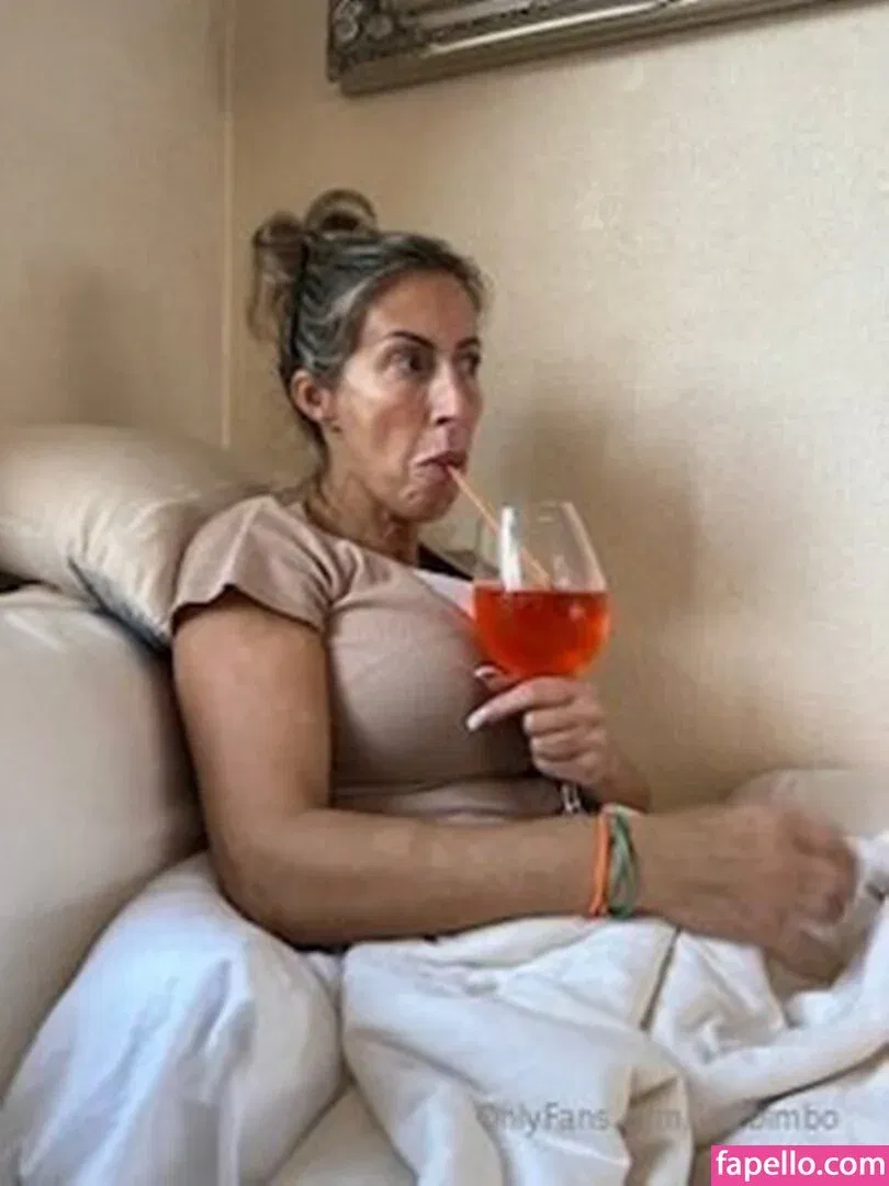 LetzBimbo / Tanlined_W Onlyfans Photo Gallery 