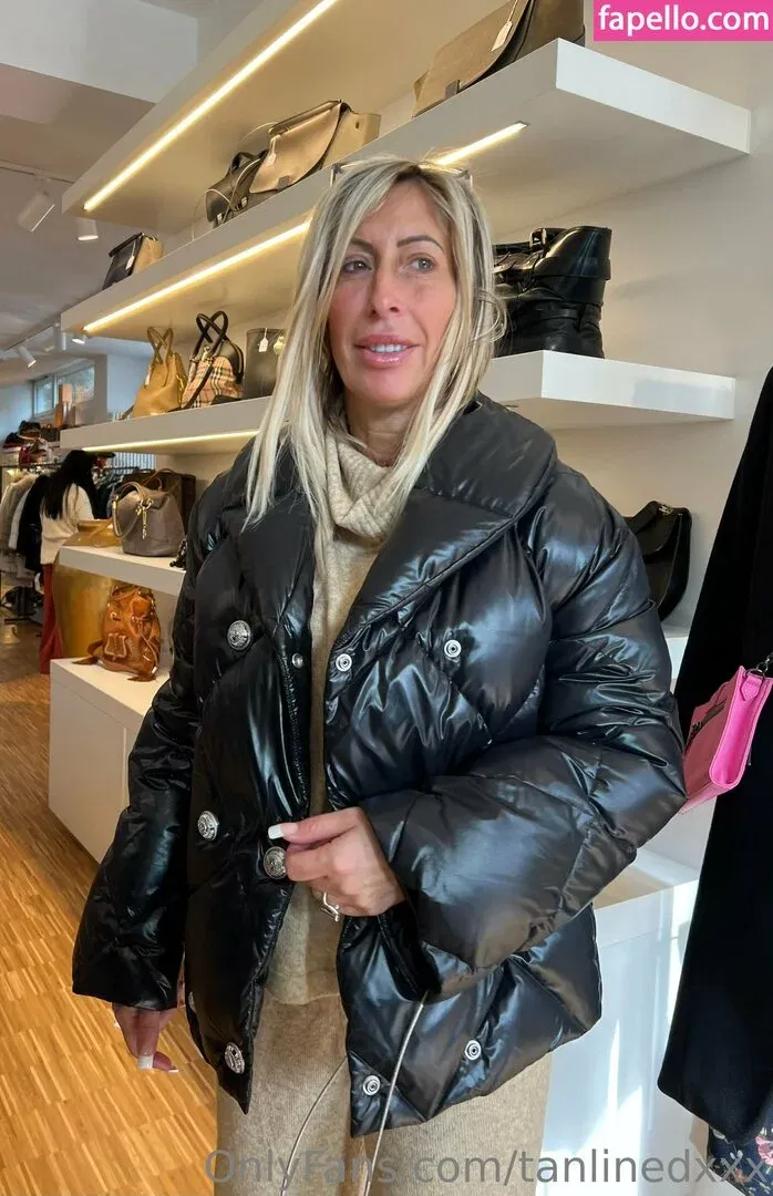 LetzBimbo / Tanlined_W Onlyfans Photo Gallery 