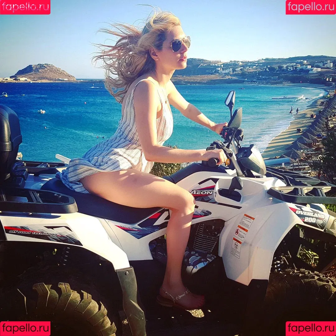 Katheryn Winnick / basic_instinct / katherynwinnick Onlyfans Photo Gallery 