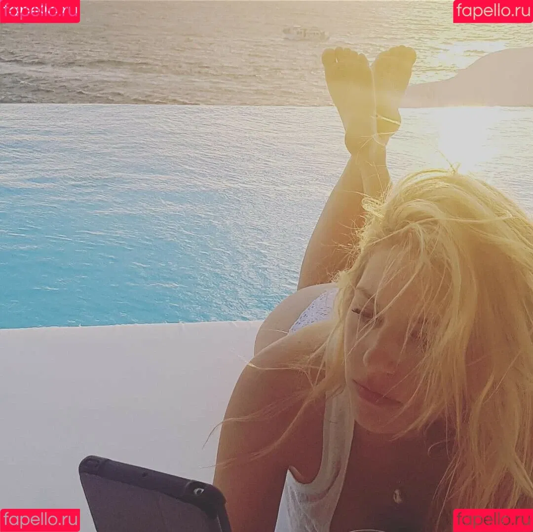 Katheryn Winnick / basic_instinct / katherynwinnick Onlyfans Photo Gallery 