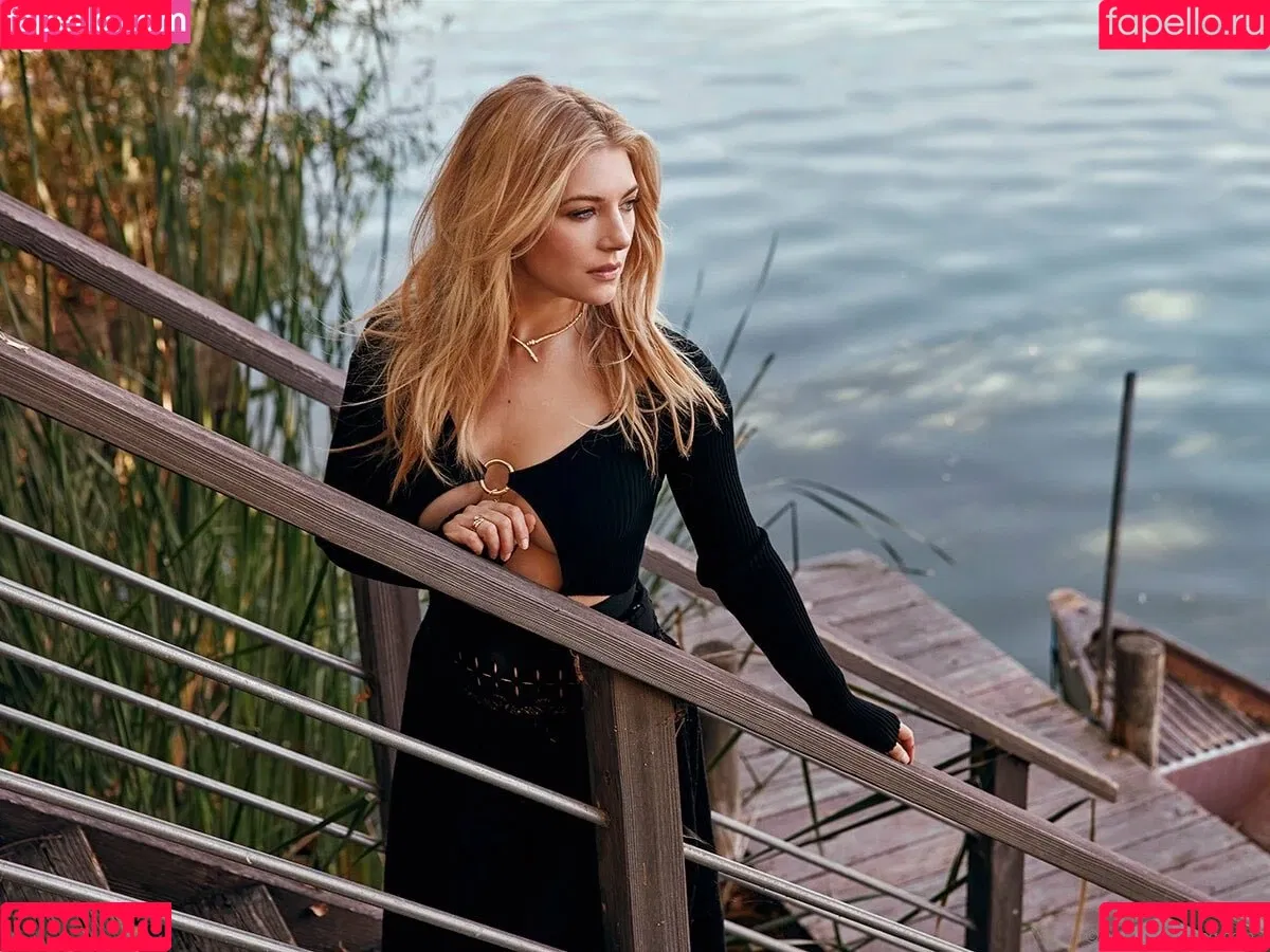 Katheryn Winnick / basic_instinct / katherynwinnick Onlyfans Photo Gallery 
