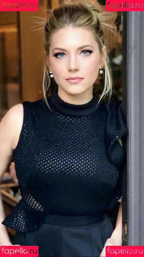 Katheryn Winnick / basic_instinct / katherynwinnick Onlyfans Photo Gallery 