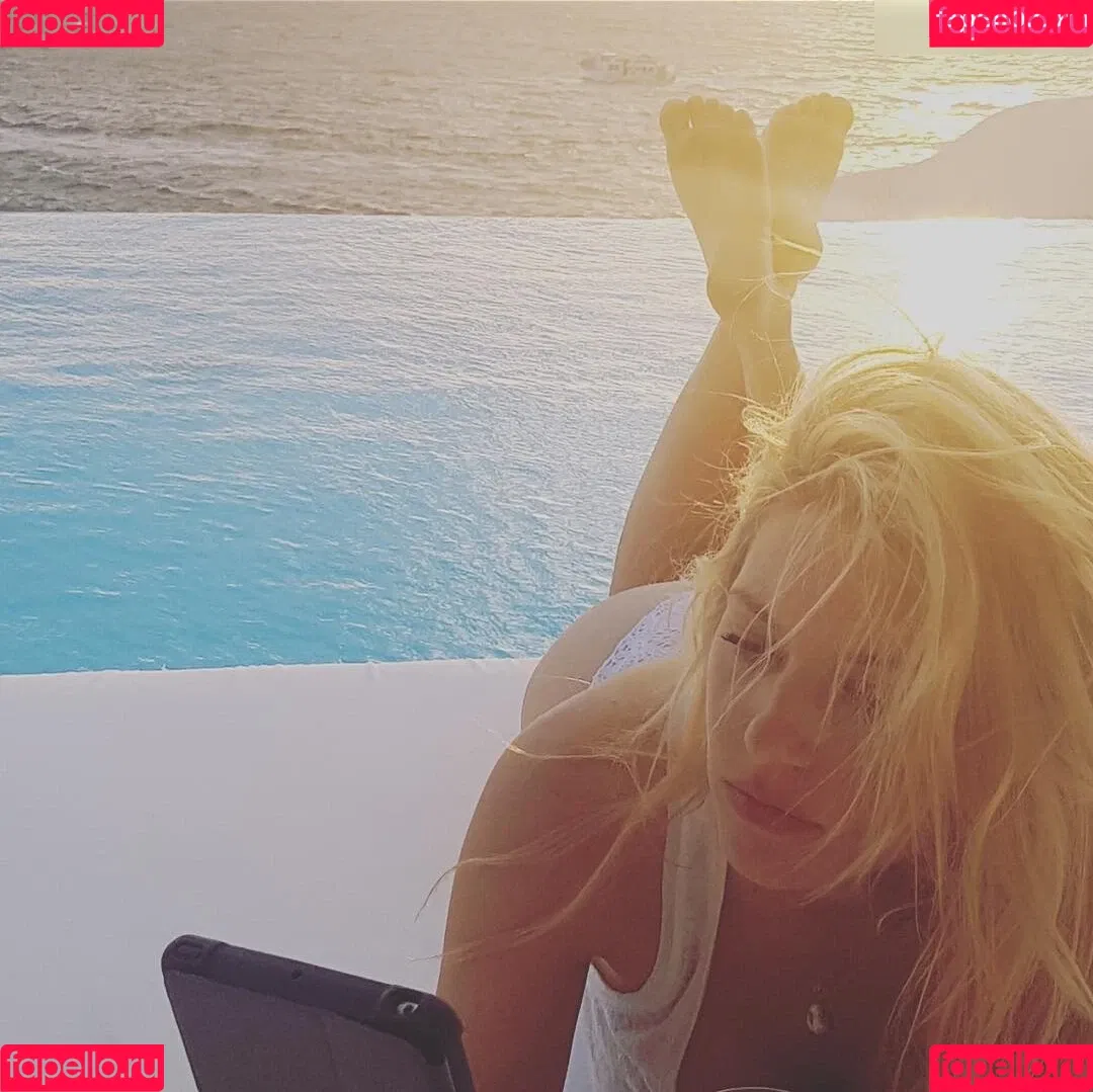 Katheryn Winnick / basic_instinct / katherynwinnick Onlyfans Photo Gallery 
