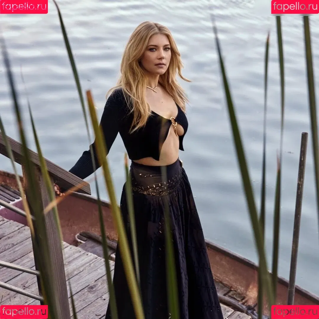 Katheryn Winnick / basic_instinct / katherynwinnick Onlyfans Photo Gallery 