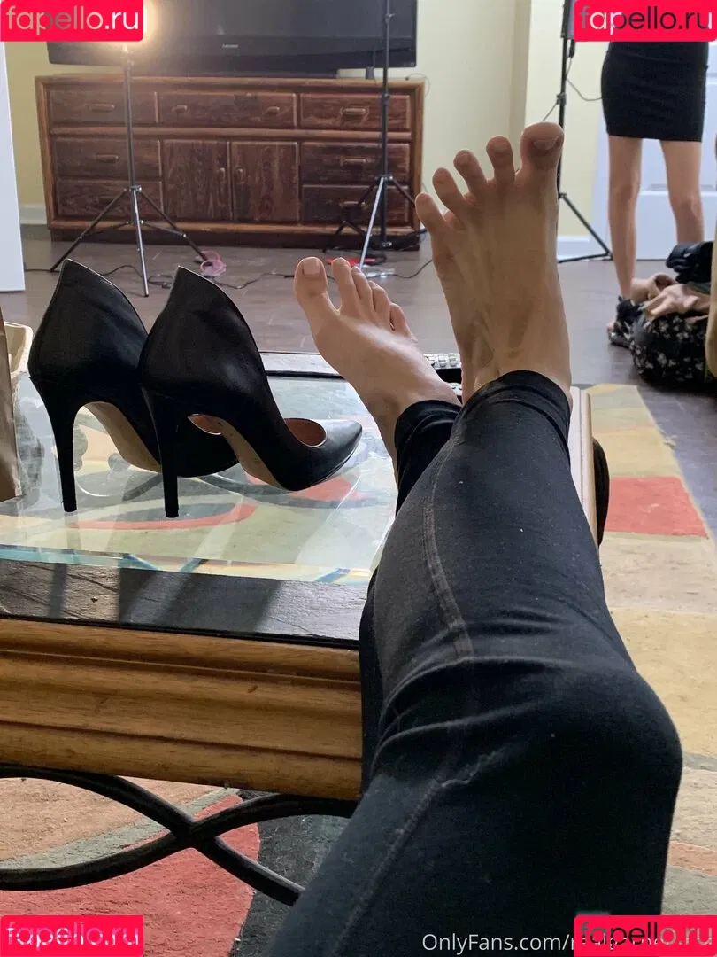 garnets.and.roses / realgarnetrose Onlyfans Photo Gallery 