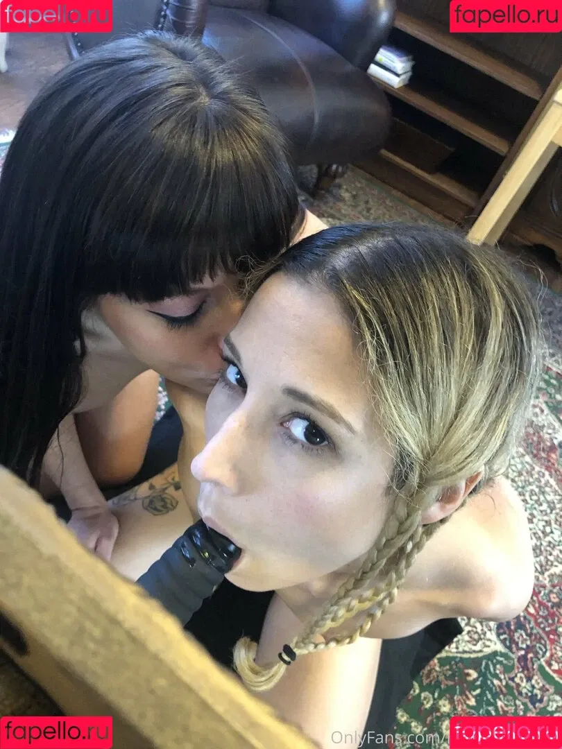 garnets.and.roses / realgarnetrose Onlyfans Photo Gallery 