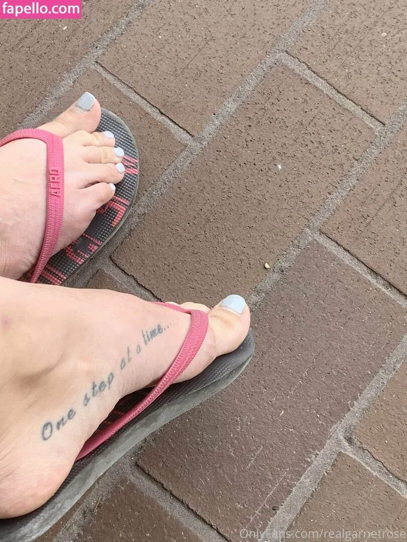 garnets.and.roses / realgarnetrose Onlyfans Photo Gallery 