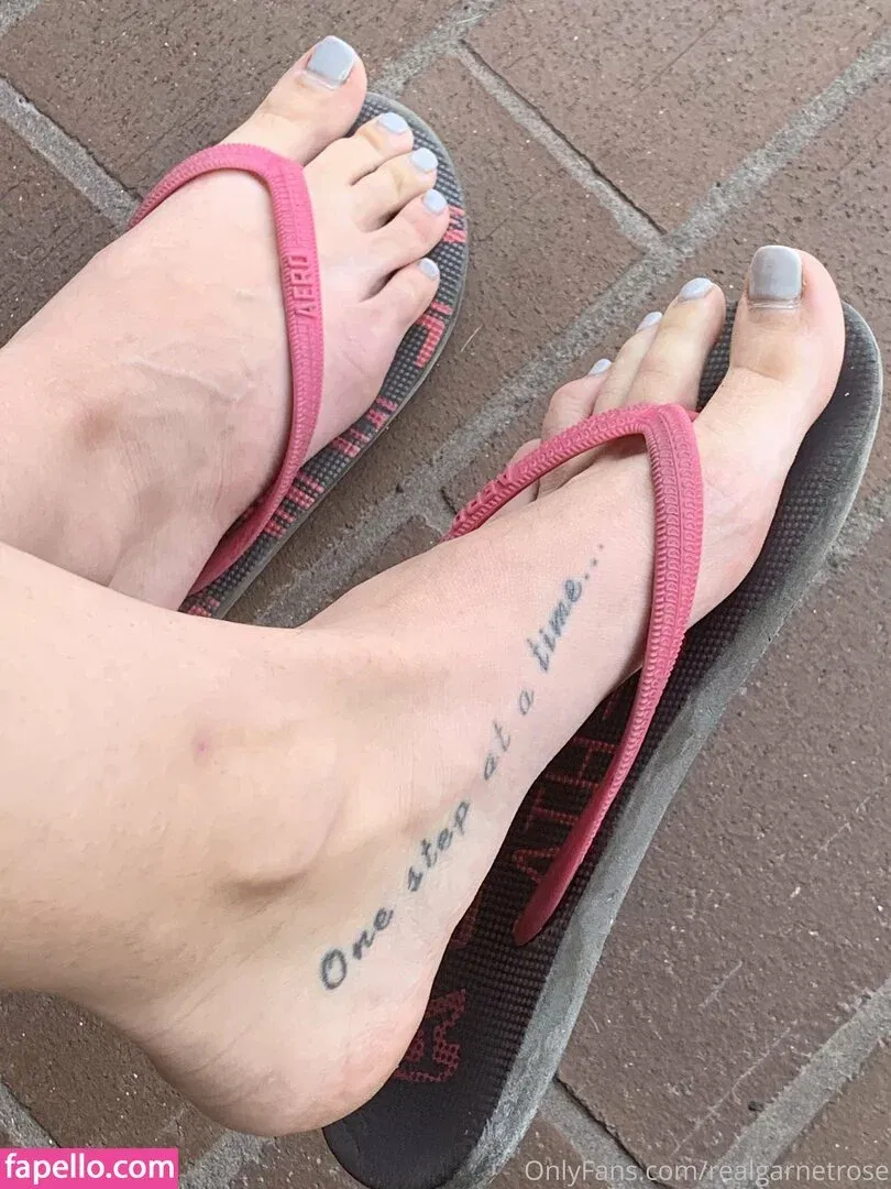 garnets.and.roses / realgarnetrose Onlyfans Photo Gallery 