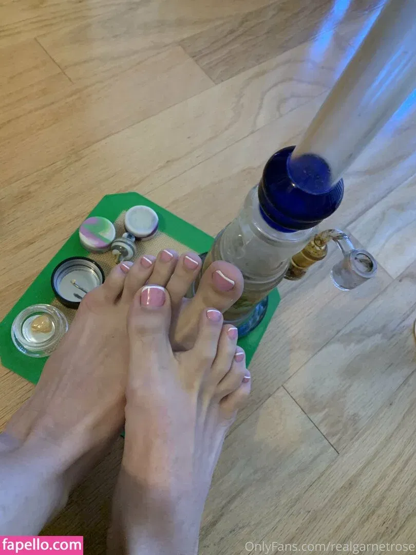 garnets.and.roses / realgarnetrose Onlyfans Photo Gallery 