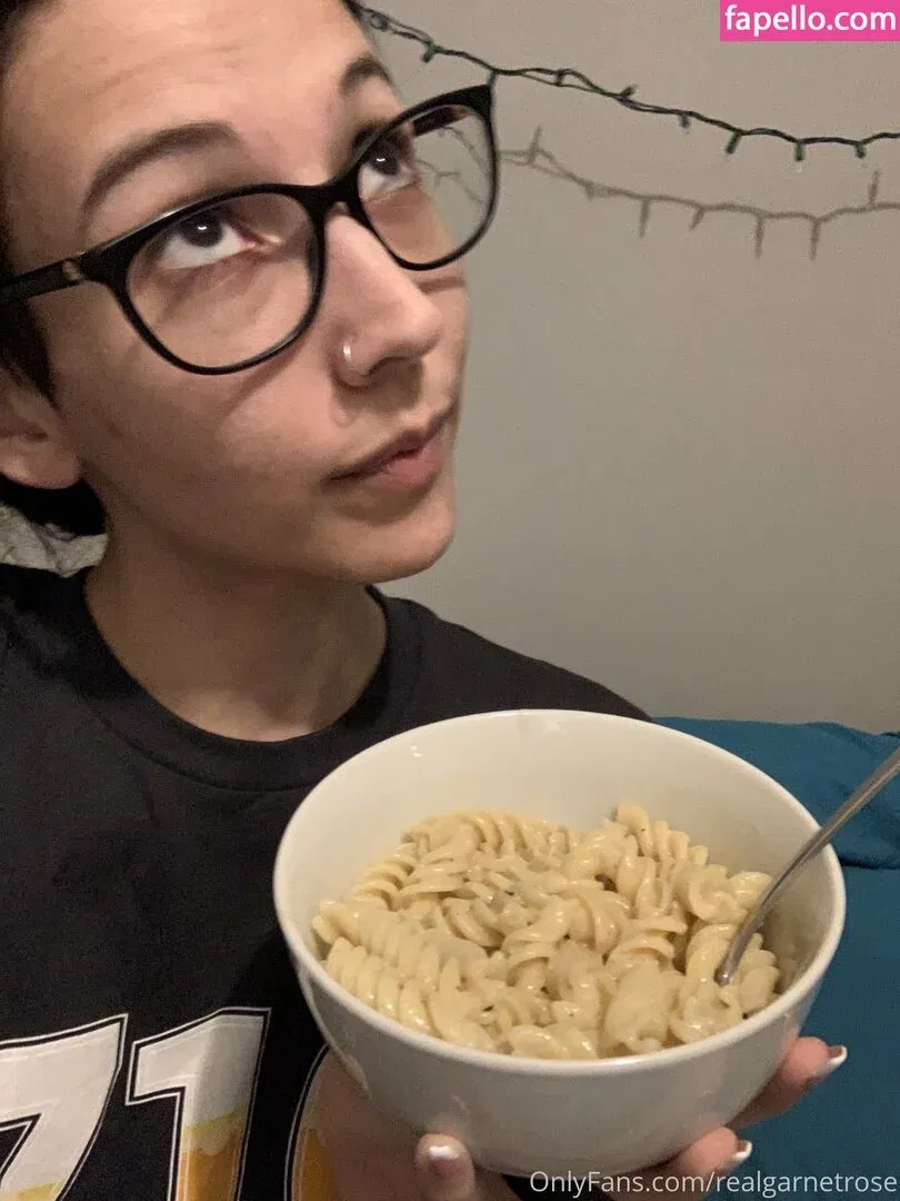garnets.and.roses / realgarnetrose Onlyfans Photo Gallery 