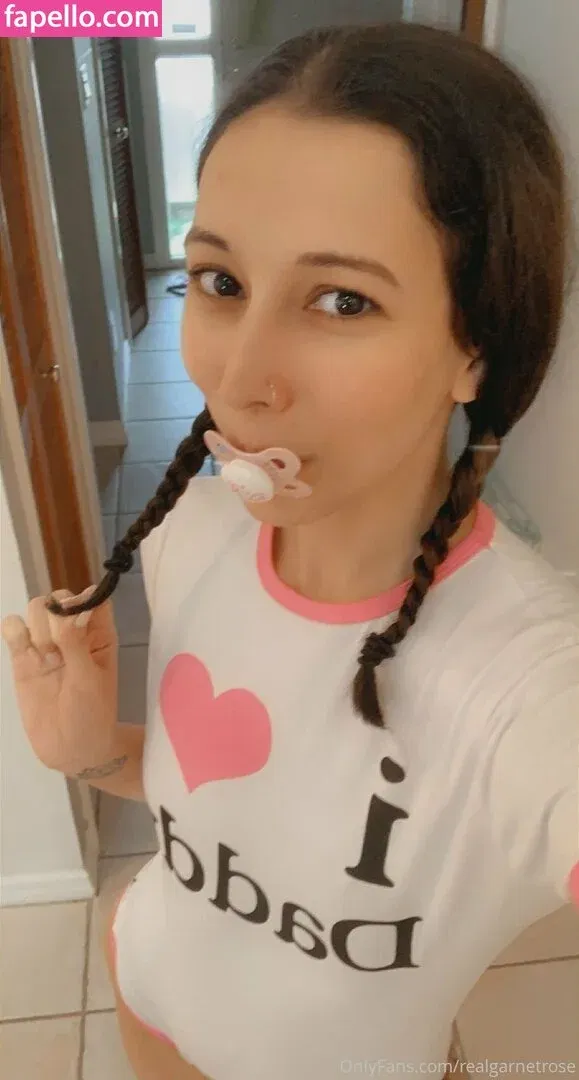 garnets.and.roses / realgarnetrose Onlyfans Photo Gallery 