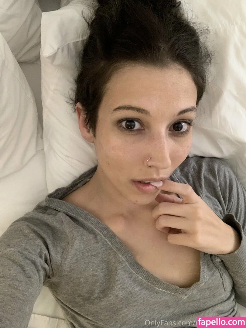 garnets.and.roses / realgarnetrose Onlyfans Photo Gallery 