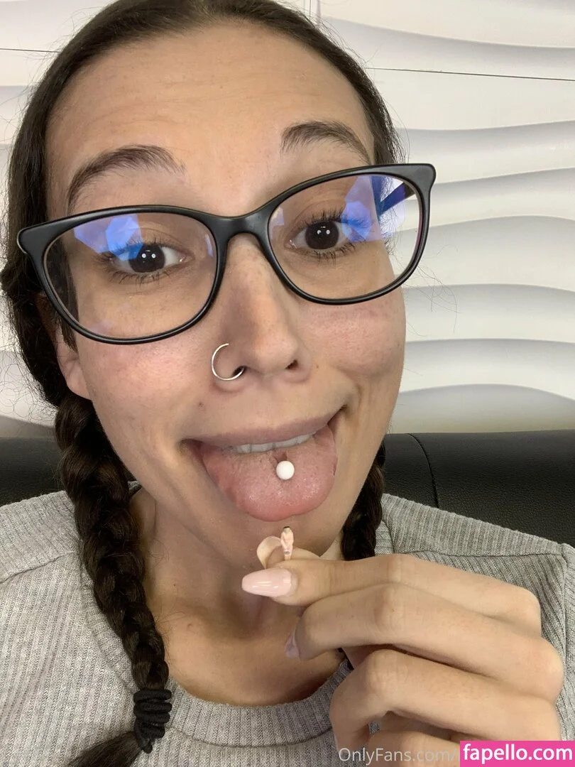 garnets.and.roses / realgarnetrose Onlyfans Photo Gallery 