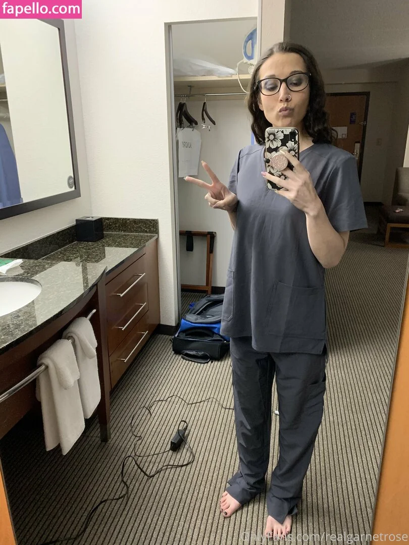 garnets.and.roses / realgarnetrose Onlyfans Photo Gallery 