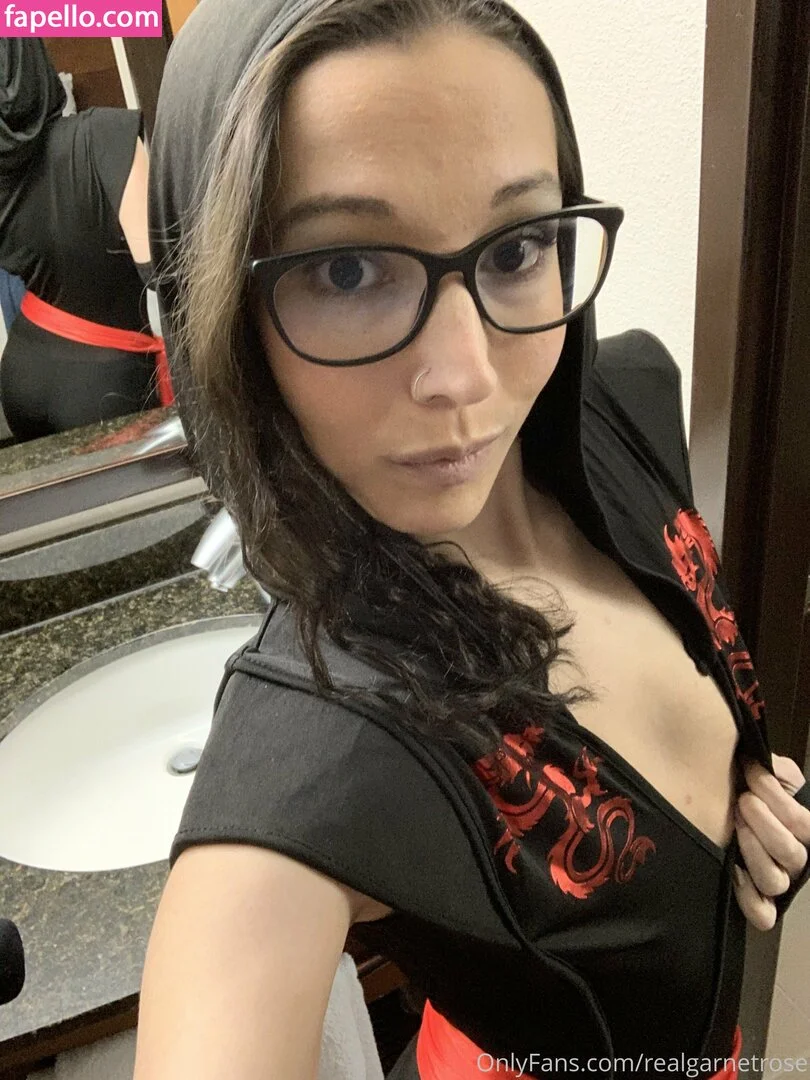 garnets.and.roses / realgarnetrose Onlyfans Photo Gallery 