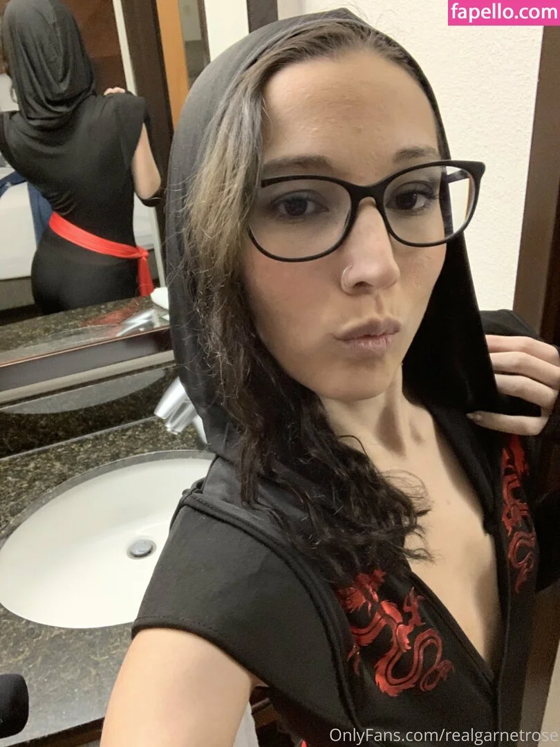 garnets.and.roses / realgarnetrose Onlyfans Photo Gallery 