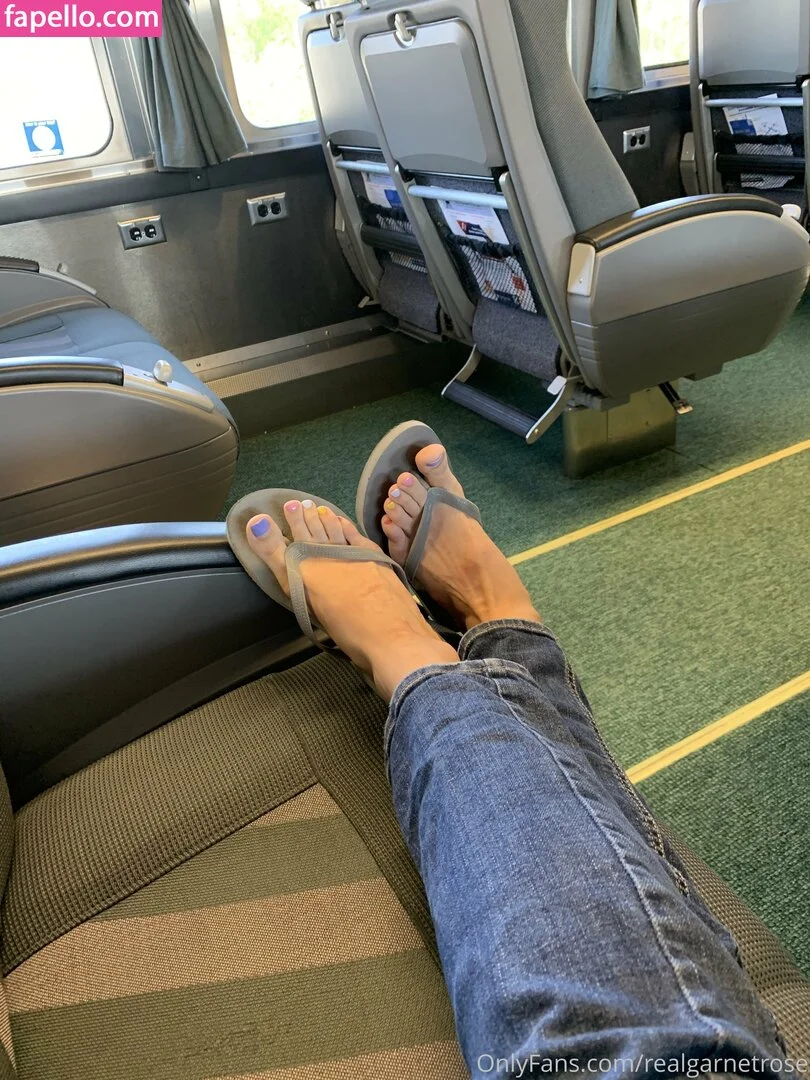 garnets.and.roses / realgarnetrose Onlyfans Photo Gallery 