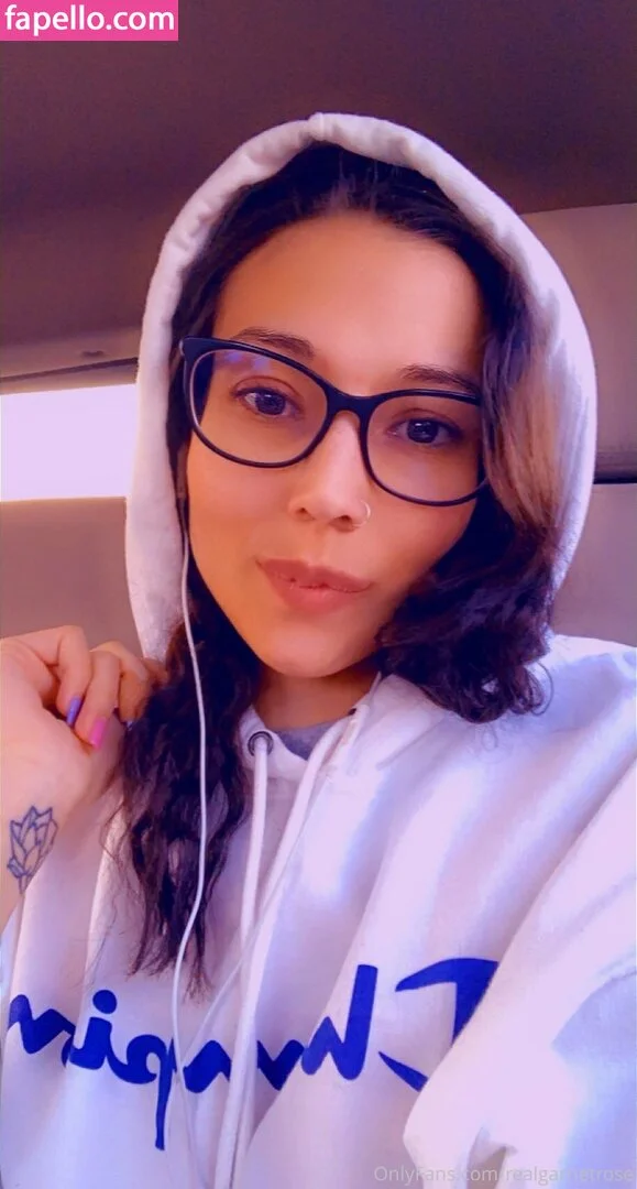 garnets.and.roses / realgarnetrose Onlyfans Photo Gallery 