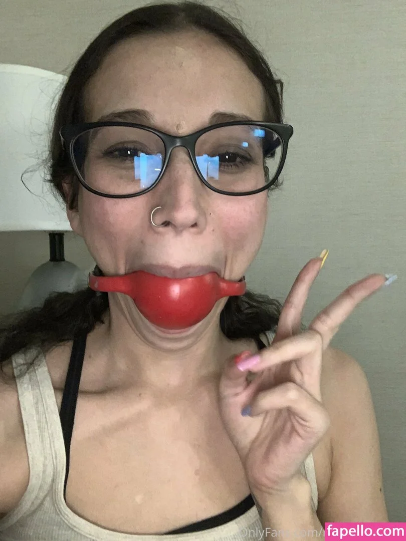 garnets.and.roses / realgarnetrose Onlyfans Photo Gallery 