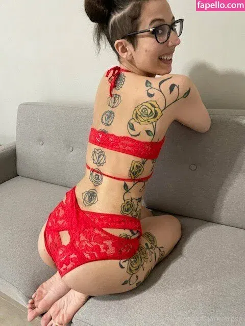 garnets.and.roses / realgarnetrose Onlyfans Photo Gallery 