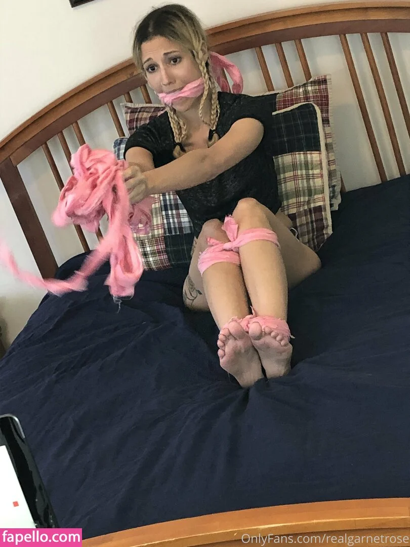 garnets.and.roses / realgarnetrose Onlyfans Photo Gallery 