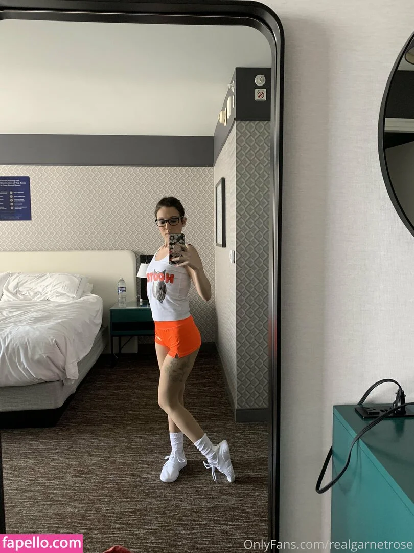garnets.and.roses / realgarnetrose Onlyfans Photo Gallery 