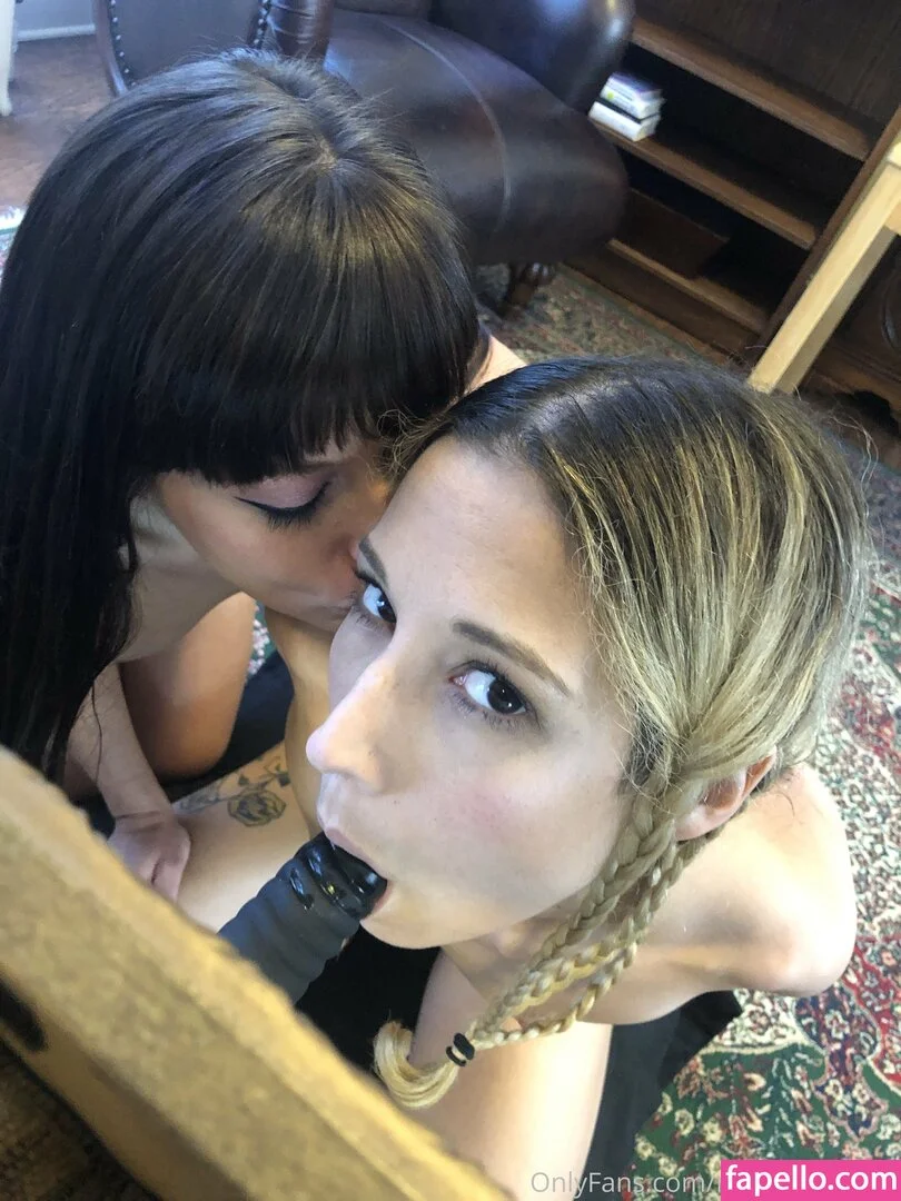 garnets.and.roses / realgarnetrose Onlyfans Photo Gallery 