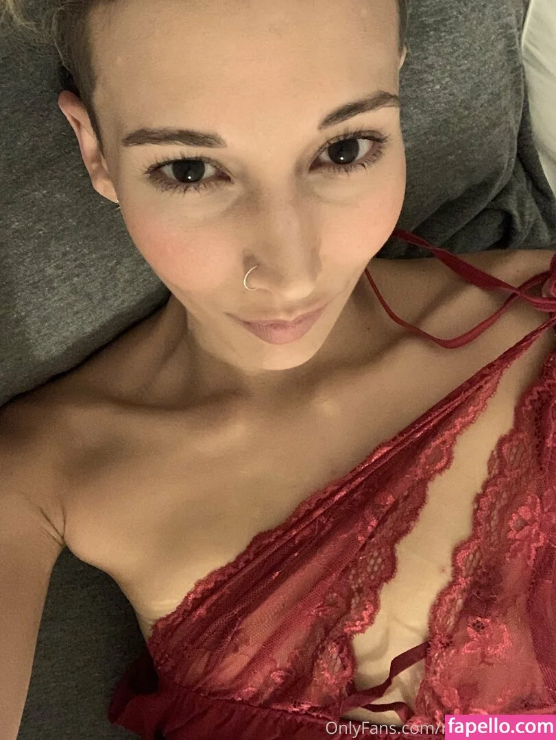 garnets.and.roses / realgarnetrose Onlyfans Photo Gallery 