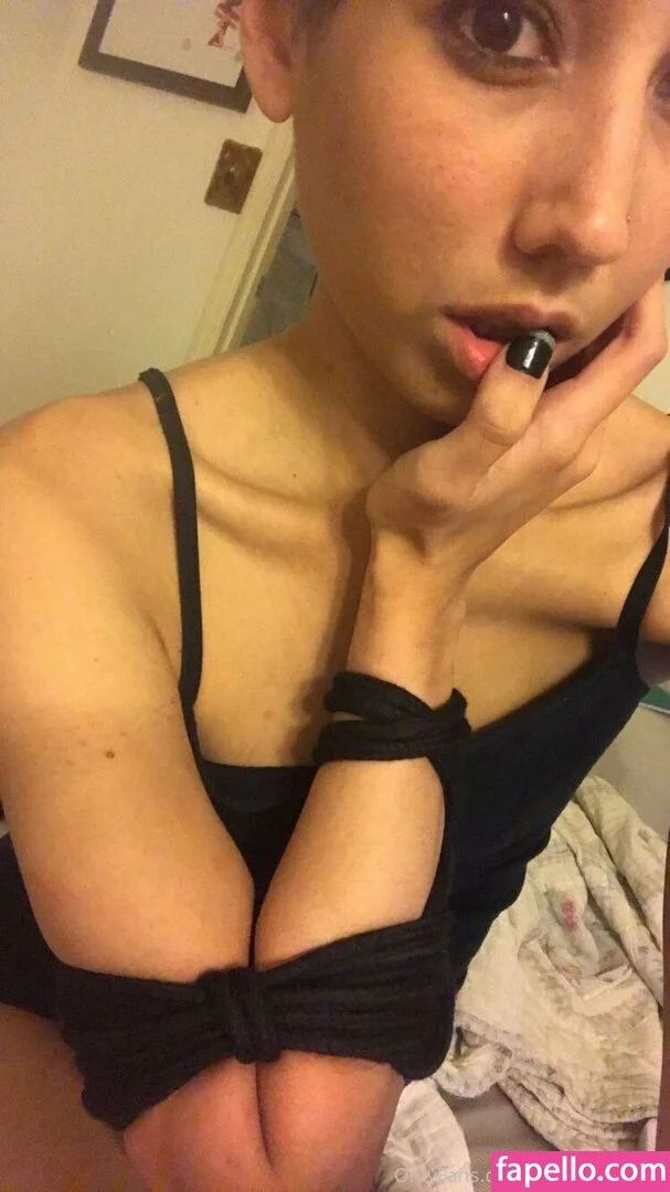 garnets.and.roses / realgarnetrose Onlyfans Photo Gallery 