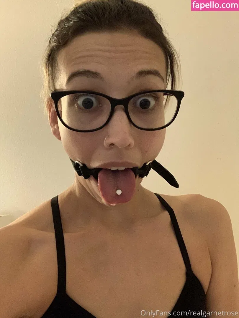 garnets.and.roses / realgarnetrose Onlyfans Photo Gallery 