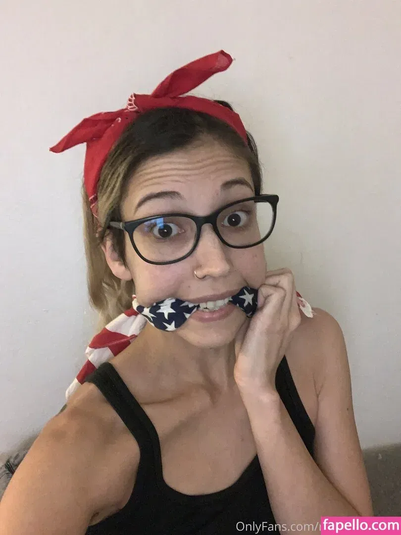 garnets.and.roses / realgarnetrose Onlyfans Photo Gallery 