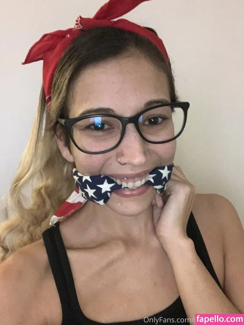 garnets.and.roses / realgarnetrose Onlyfans Photo Gallery 