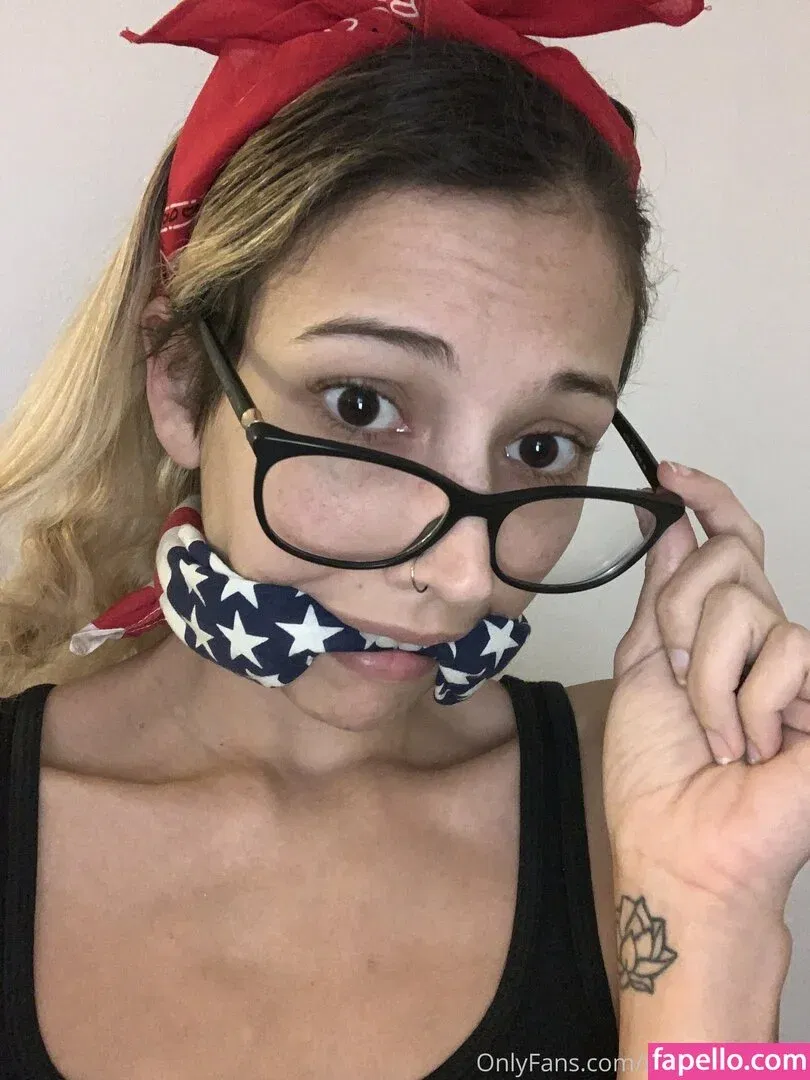 garnets.and.roses / realgarnetrose Onlyfans Photo Gallery 