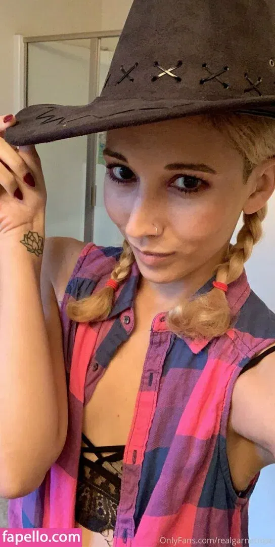 garnets.and.roses / realgarnetrose Onlyfans Photo Gallery 