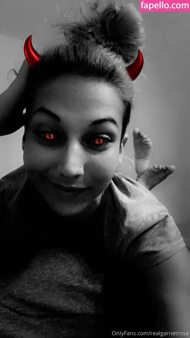 garnets.and.roses / realgarnetrose Onlyfans Photo Gallery 