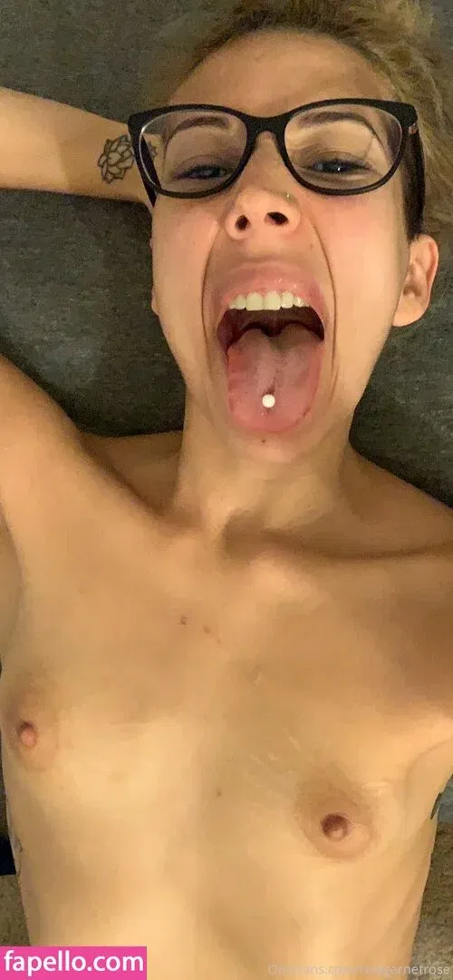 garnets.and.roses / realgarnetrose Onlyfans Photo Gallery 