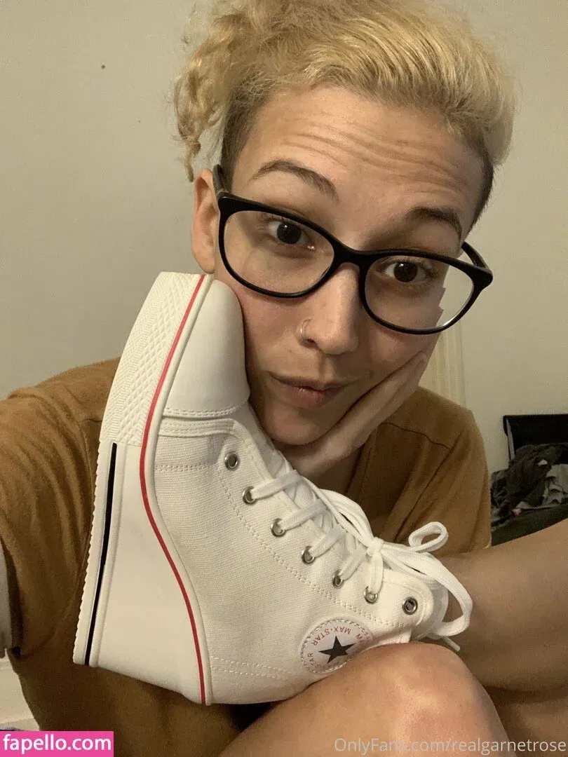 garnets.and.roses / realgarnetrose Onlyfans Photo Gallery 