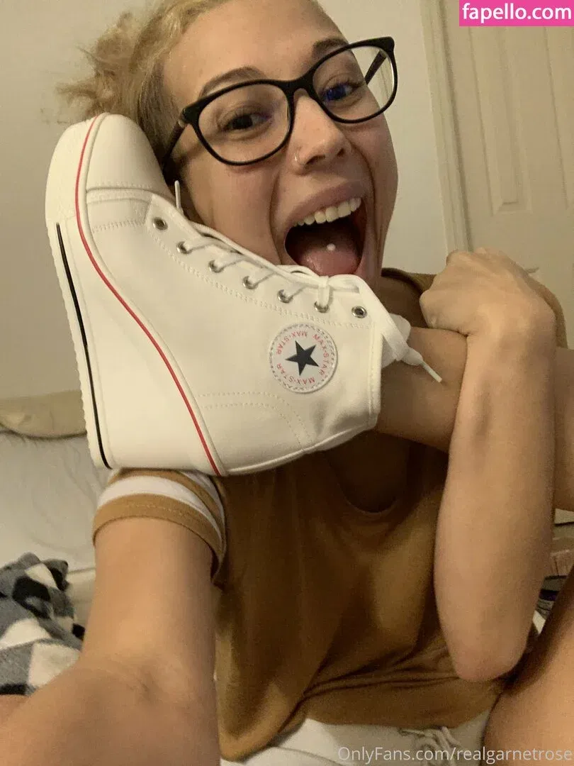 garnets.and.roses / realgarnetrose Onlyfans Photo Gallery 