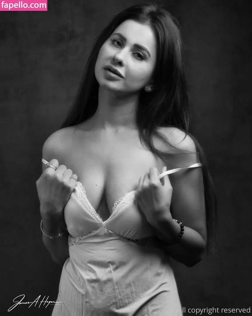 Meetii Kalher Onlyfans Photo Gallery 