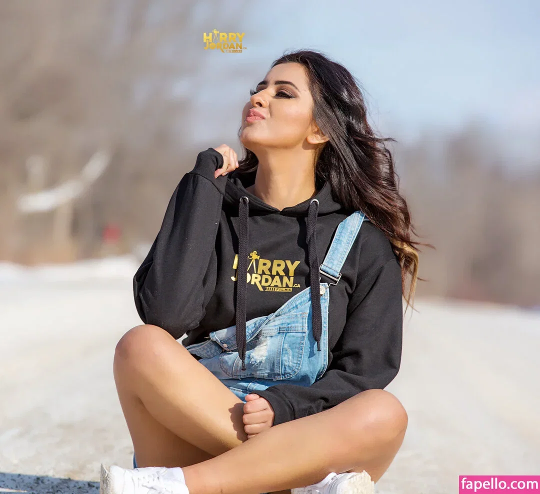 Meetii Kalher Onlyfans Photo Gallery 