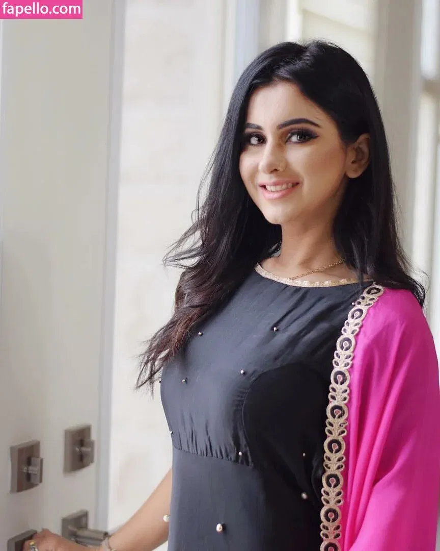 Meetii Kalher Onlyfans Photo Gallery 