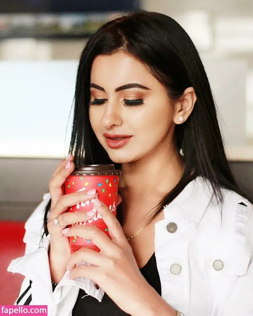 Meetii Kalher Onlyfans Photo Gallery 