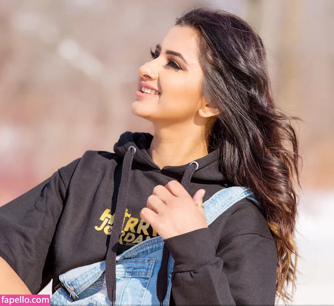 Meetii Kalher Onlyfans Photo Gallery 