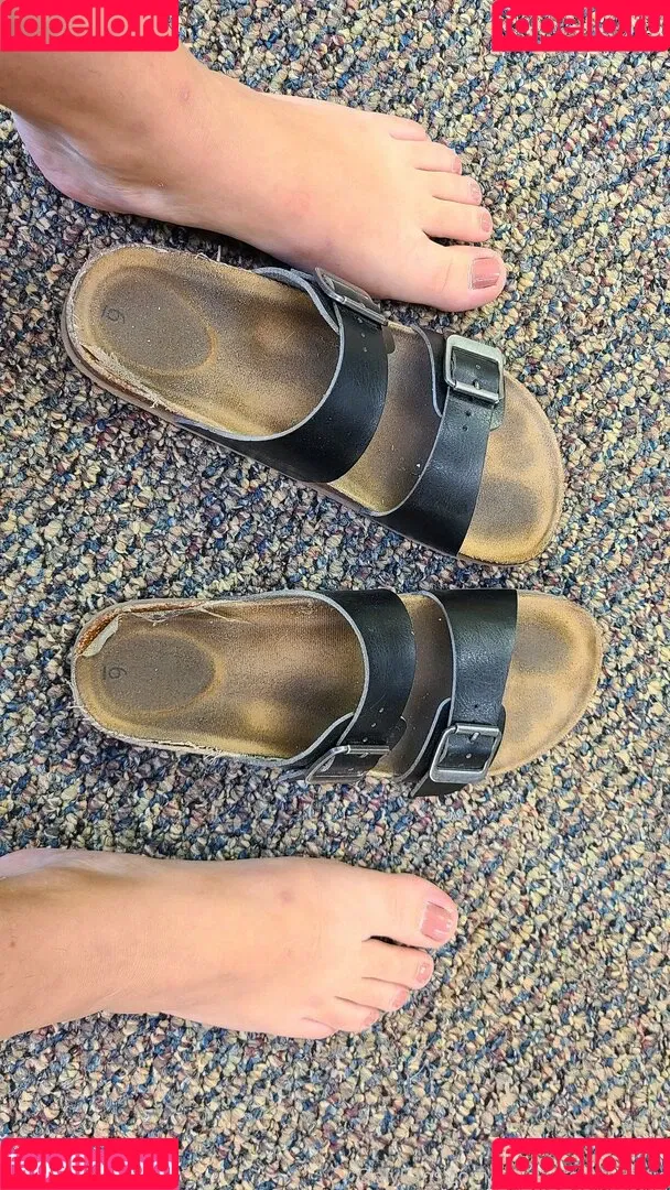 ieatmypancakeswithaspoon / smelliefeetsweetie Onlyfans Photo Gallery 